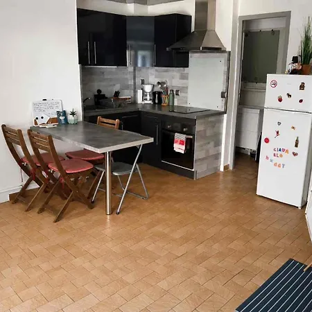 A 100 M - Stationnement Gratuit - 3 Pers Apartament