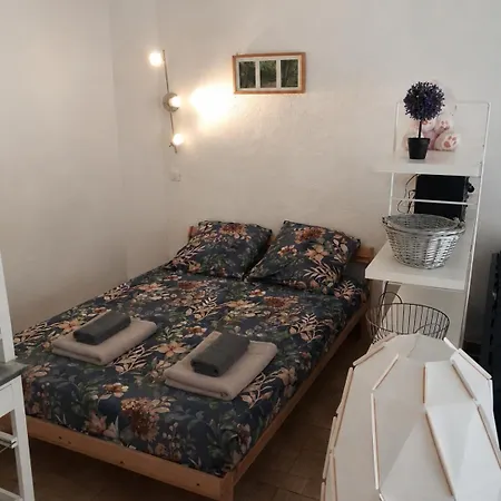 A 100 M - Stationnement Gratuit - 3 Pers Apartament *