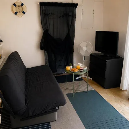 A 100 M - Stationnement Gratuit - 3 Pers Apartament *